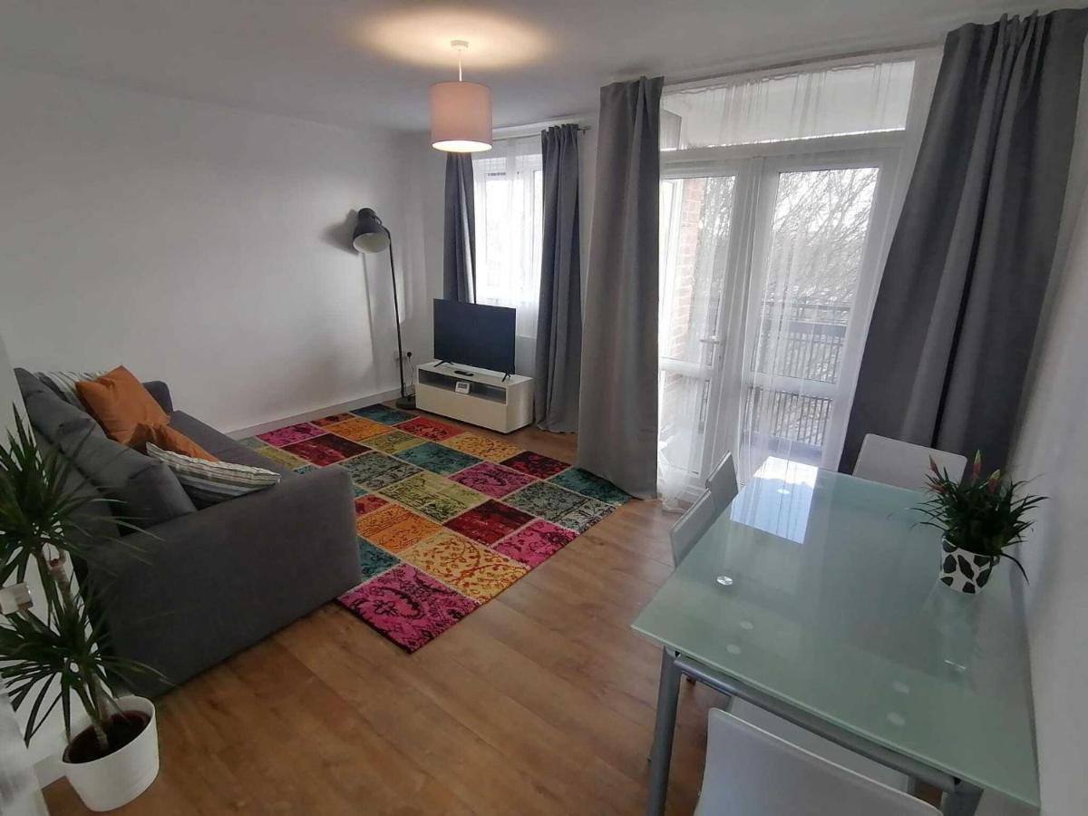 White City Apartment, Your London Stay 외부 사진
