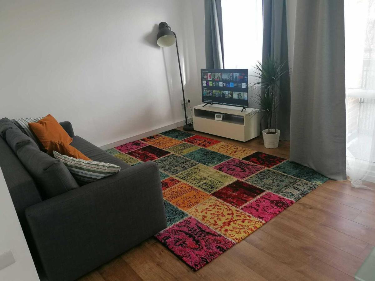 White City Apartment, Your London Stay 외부 사진